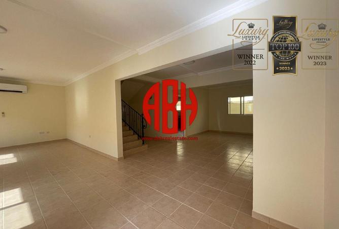 911194 - Property Image 2