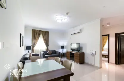 صورة لـ غرفة المعيشة / غرفة الطعام شقة - 2 غرف نوم - 2 حمامات للايجار في ام غويلينا - أم غويلينا - الدوحة ، صورة رقم 1