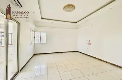 Apartment - 3 Bedrooms - 3 Bathrooms for rent in Umm Ghuwailina 4 - Umm Ghuwailina - Doha