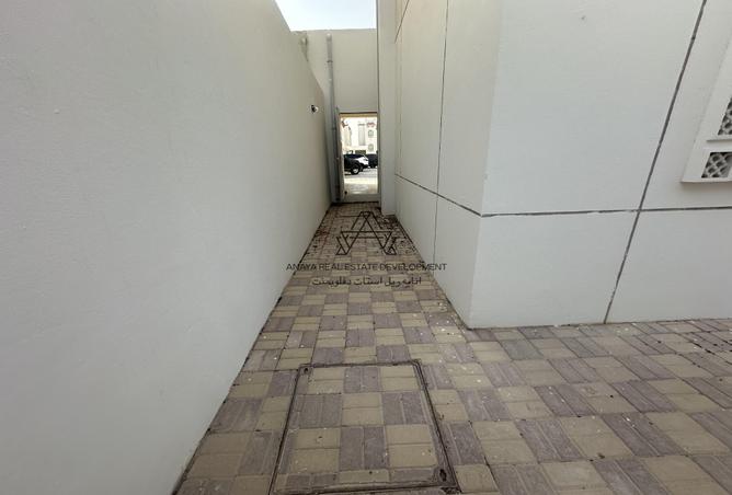 895167 - Property Image 3