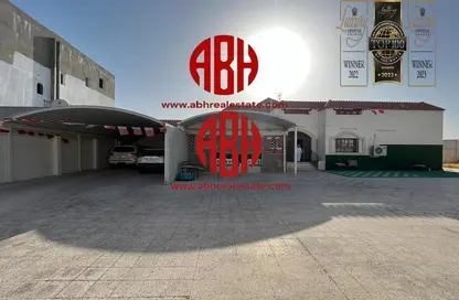 فيلا - 4 غرف نوم - 4 حمامات للبيع في مجمع النعيم - شمال الدحيل - الدحيل - الدوحة