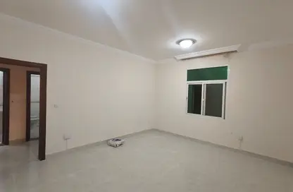 مجمع سكني - 2 غرف نوم - 2 حمامات للايجار في سوق الغرافة - الغرافة - الدوحة