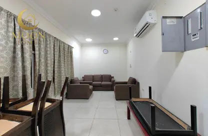 شقة - 2 غرف نوم - 2 حمامات للايجار في ام غوالينا تجارية - ام غويلينا - أم غويلينا - الدوحة