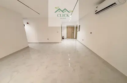Apartment - 2 Bedrooms - 3 Bathrooms for rent in Al Munithir Bin Amr Street - Madinat Khalifa - Doha