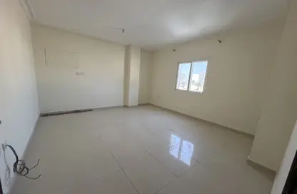 Apartment - 2 Bedrooms - 2 Bathrooms for rent in Umm Ghwailina Comm - Umm Ghuwalina - Umm Ghuwailina - Doha