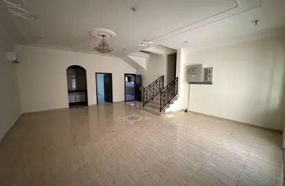 Villa - 4 Bedrooms - 3 Bathrooms for rent in Izghawa - Izghawa - Doha