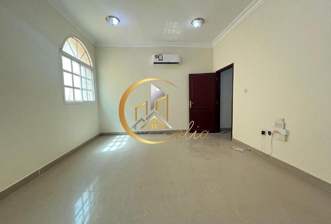 911833 - Property Main Image