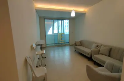 Apartment - 1 Bedroom - 2 Bathrooms for sale in Viva West - Viva Bahriyah - The Pearl Island - Doha