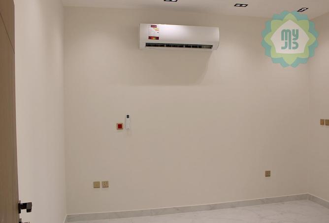 945889 - Property Image 3