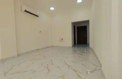 Apartment - 2 Bedrooms - 2 Bathrooms for rent in Bin Omran 35 - Fereej Bin Omran - Doha