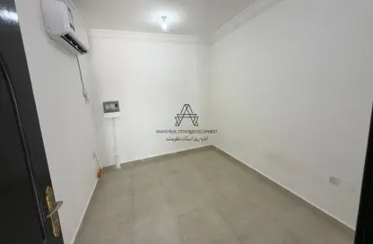 Villa - Studio - 1 Bathroom for rent in Ain Khaled - Doha