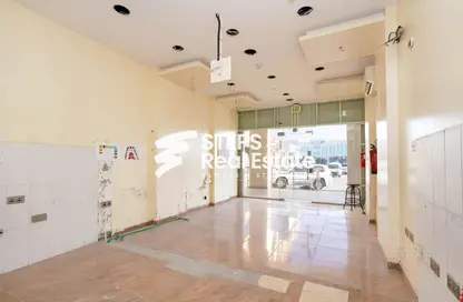 صورة لـ غرفة فارغة محل تجاري - استوديو للايجار في شارع  بو هامو - أبو هامور - الدوحة ، صورة رقم 1