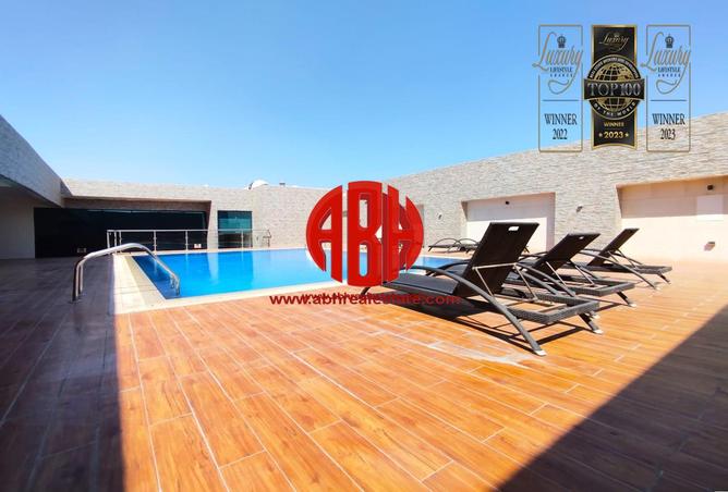 987452 - Property Image 2