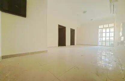 Apartment - 3 Bedrooms - 3 Bathrooms for rent in Bin Omran 28 - Fereej Bin Omran - Doha