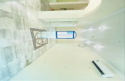 فيلا - 5 غرف نوم - 4 حمامات للايجار في الهلال - الهلال - الدوحة