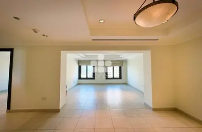 Apartment - 1 Bedroom - 2 Bathrooms for rent in Marina Gate - Porto Arabia - The Pearl Island - Doha