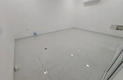 Apartment - Studio - 1 Bathroom for rent in Bin Omran 35 - Fereej Bin Omran - Doha