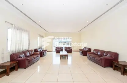 Villa - 3 Bedrooms - 3 Bathrooms for rent in Al Nasr Street - Al Nasr - Doha