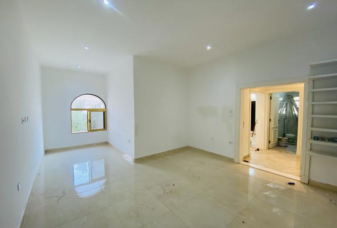 998395 - Property Image 2