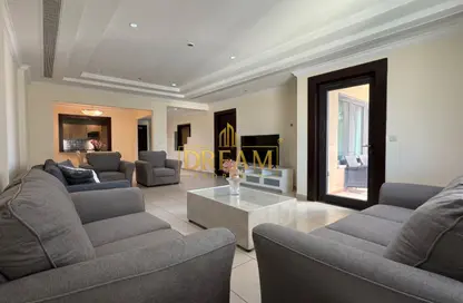 Apartment - 1 Bedroom - 2 Bathrooms for rent in Marina Gate - Porto Arabia - The Pearl Island - Doha