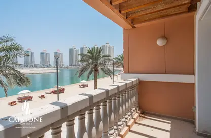 صورة لـ شرفة تاون هاوس - غرفة نوم - 2 حمامات للايجار في فيفا غرب - فيفا بحرية - جزيرة اللؤلؤة - الدوحة ، صورة رقم 1