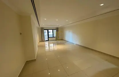Apartment - 1 Bedroom - 2 Bathrooms for rent in West Porto Drive - Porto Arabia - The Pearl Island - Doha