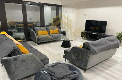 صورة لـ غرفة المعيشة شقة - 2 غرف نوم - 4 حمامات للبيع في طريق بورتو الغربي - بورتو أرابيا - جزيرة اللؤلؤة - الدوحة ، صورة رقم 1