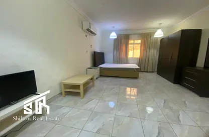 صورة لـ غرفة المعيشة تاون هاوس - غرفة نوم - 1 حمام للايجار في شارع الهناء - الغرافة - الدوحة ، صورة رقم 1