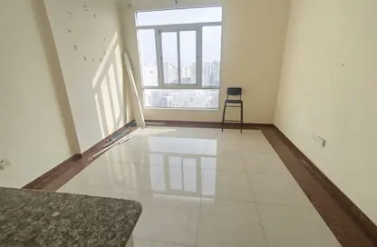 Apartment - 2 Bedrooms - 2 Bathrooms for rent in Thabit Bin Zaid Street - Al Mansoura - Doha