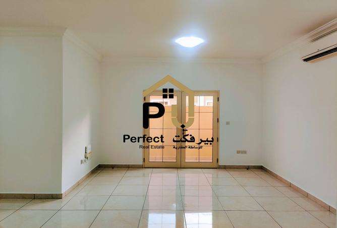 906710 - Property Image 2