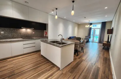 شقة - 2 غرف نوم - 4 حمامات للايجار في حدائق فلورستا - حدائق فلورستا - جزيرة اللؤلؤة - الدوحة