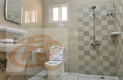 Bathroom image for: Apartment - 1 Bedroom - 1 Bathroom for rent in Saeed Ibn Jubair - Al Aziziyah - Doha, Image 1