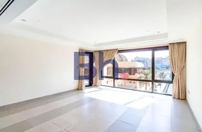 تاون هاوس - 2 غرف نوم - 3 حمامات للايجار في طريق بورتو الغربي - بورتو أرابيا - جزيرة اللؤلؤة - الدوحة