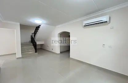 Empty Room image for: Compound - 5 Bedrooms - 4 Bathrooms for rent in Al Thumama - Al Thumama - Doha, Image 1