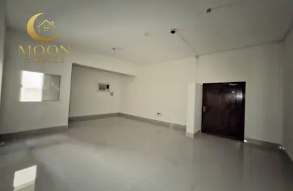 Apartment - 2 Bedrooms - 2 Bathrooms for rent in Umm Ghuwailina 4 - Umm Ghuwailina - Doha