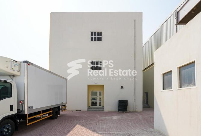 سكن عمال - استوديو للايجار في شارع الصناعية الشرقي - بركة العوامر - الوكرة