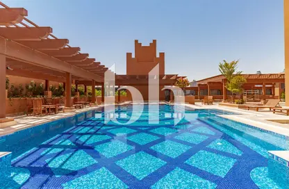 شقة - 2 غرف نوم - 3 حمامات للايجار في طريق بورتو الشرقي - بورتو أرابيا - جزيرة اللؤلؤة - الدوحة