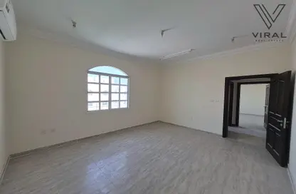 فيلا - 5 غرف نوم - 4 حمامات للايجار في فلل عين خالد - عين خالد - الدوحة