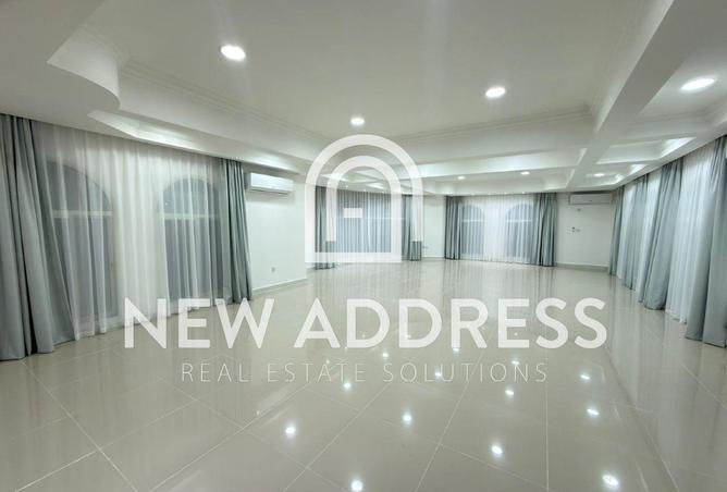 961693 - Property Image 2