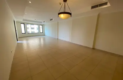 Apartment - 1 Bedroom - 2 Bathrooms for rent in East Porto Drive - Porto Arabia - The Pearl Island - Doha