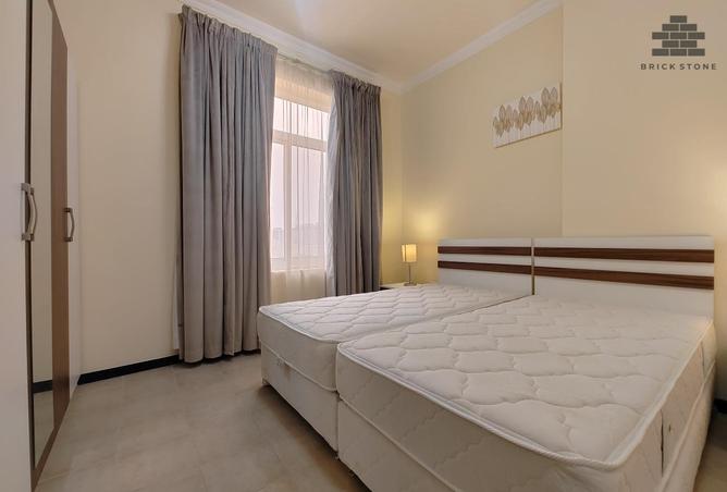 905835 - Property Image 2