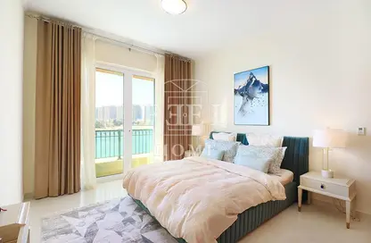 Room / Bedroom image for: Apartment - 2 Bedrooms - 2 Bathrooms for sale in Viva Bahriyah - The Pearl Island - Doha, Image 1