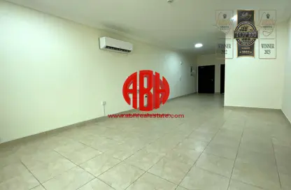 شقة - 2 غرف نوم - 2 حمامات للايجار في شارع حضرموت - دوحة الجديد - الدوحة