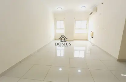 Apartment - 2 Bedrooms - 2 Bathrooms for rent in Thabit Bin Zaid Street - Al Mansoura - Doha