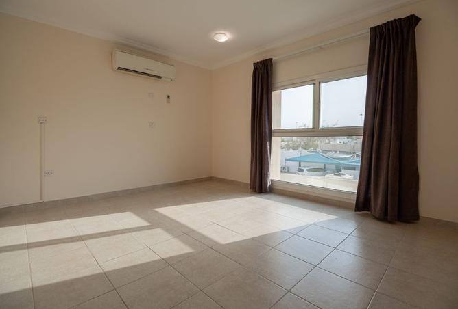 932581 - Property Image 3