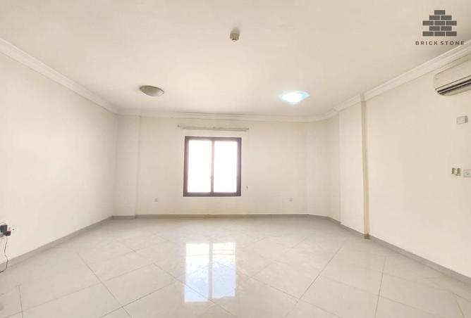 979643 - Property Image 2