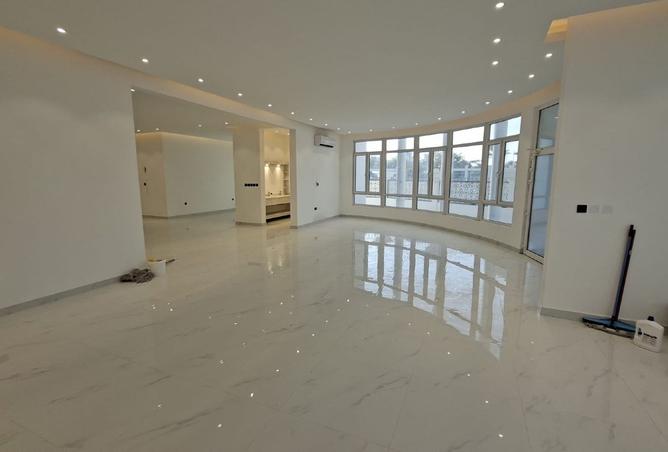 999477 - Property Image 3