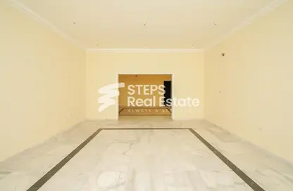Empty Room image for: Villa - 7 Bedrooms for sale in Umm Salal Mahammad - Umm Salal Mohammed - Doha, Image 1