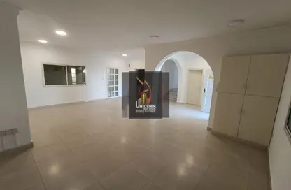 Compound - 3 Bedrooms - 4 Bathrooms for rent in Mamoura 18 - Al Maamoura - Doha