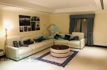 Living Room image for: Apartment - 1 Bedroom - 3 Bathrooms for rent in East Porto Drive - Porto Arabia - The Pearl Island - Doha, Image 1